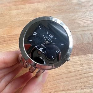 Vintage meera ladies hinged cuff bracelet watch NEW BATTERY